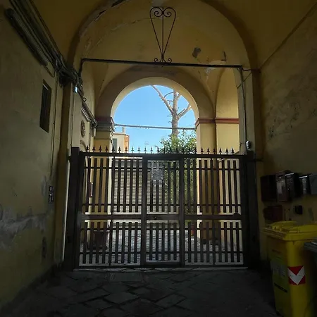 Terrazza Bisignano Next Station * Neapel